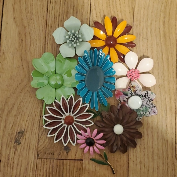 Vintage Jewelry - lot of 9 vintage enamel pin brooches flowers